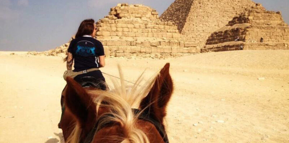 Horse-riding-in-Giza-Pyramids