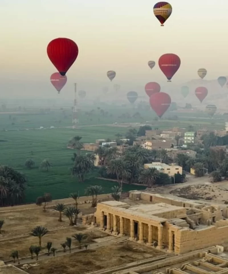 Hot-Air-Balloon-over-Luxors-Temples